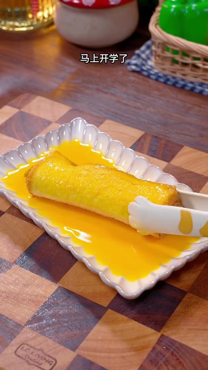 早起5分钟搞定芝士吐司卷,奶香浓郁,简单又好吃
