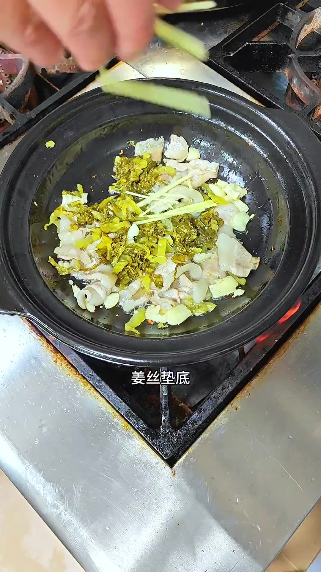 弦鱼是一种很经济的鱼类。这个季节最肥美了，即便宜又好吃