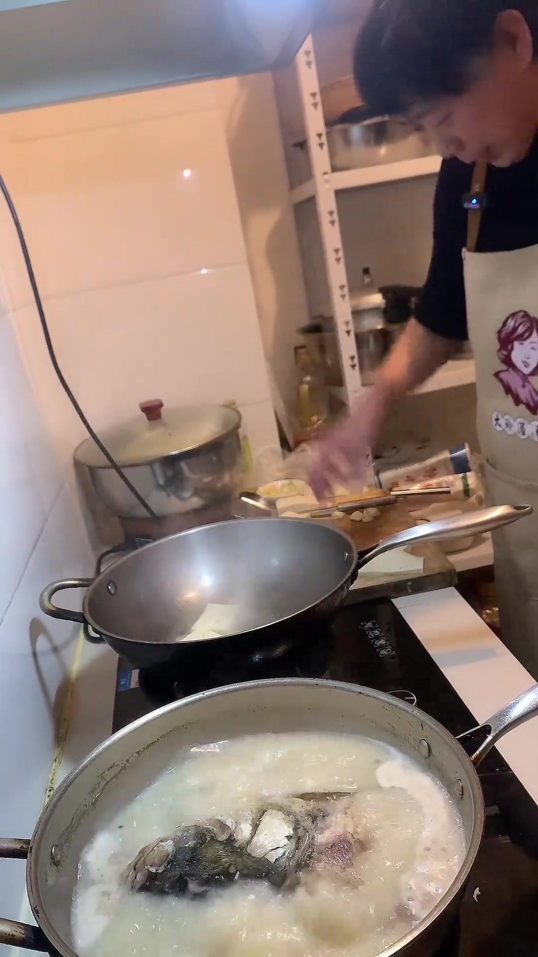 清炖奶汤鲢鱼头,一鱼两吃