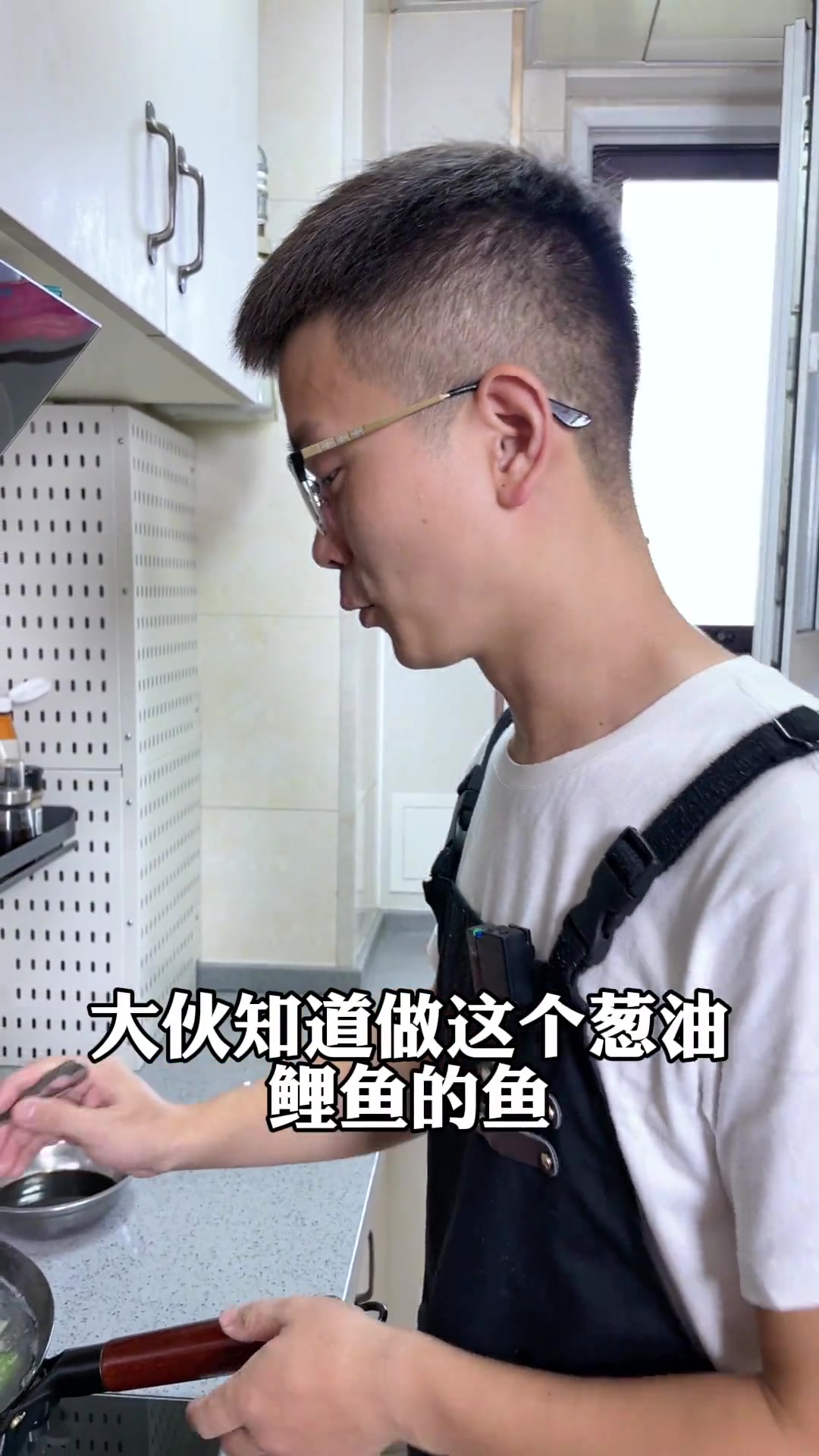 在山东大席上必备的一道菜葱油鲤鱼,鱼肉鲜嫩,不腥不腻,港香连!