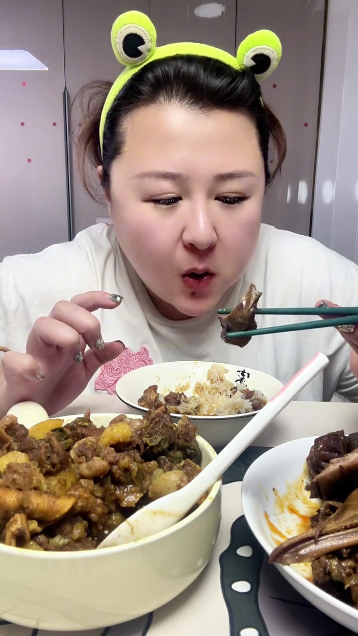 红烧牛肉土豆盖饭!甜辣鹅货!