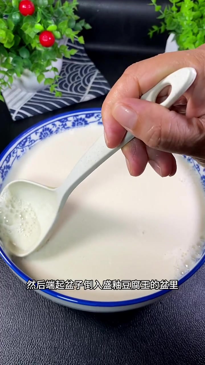 我是万万没有想到，买回来就豆浆放入蒸锅蒸一蒸，出锅就是一道地方特色美食