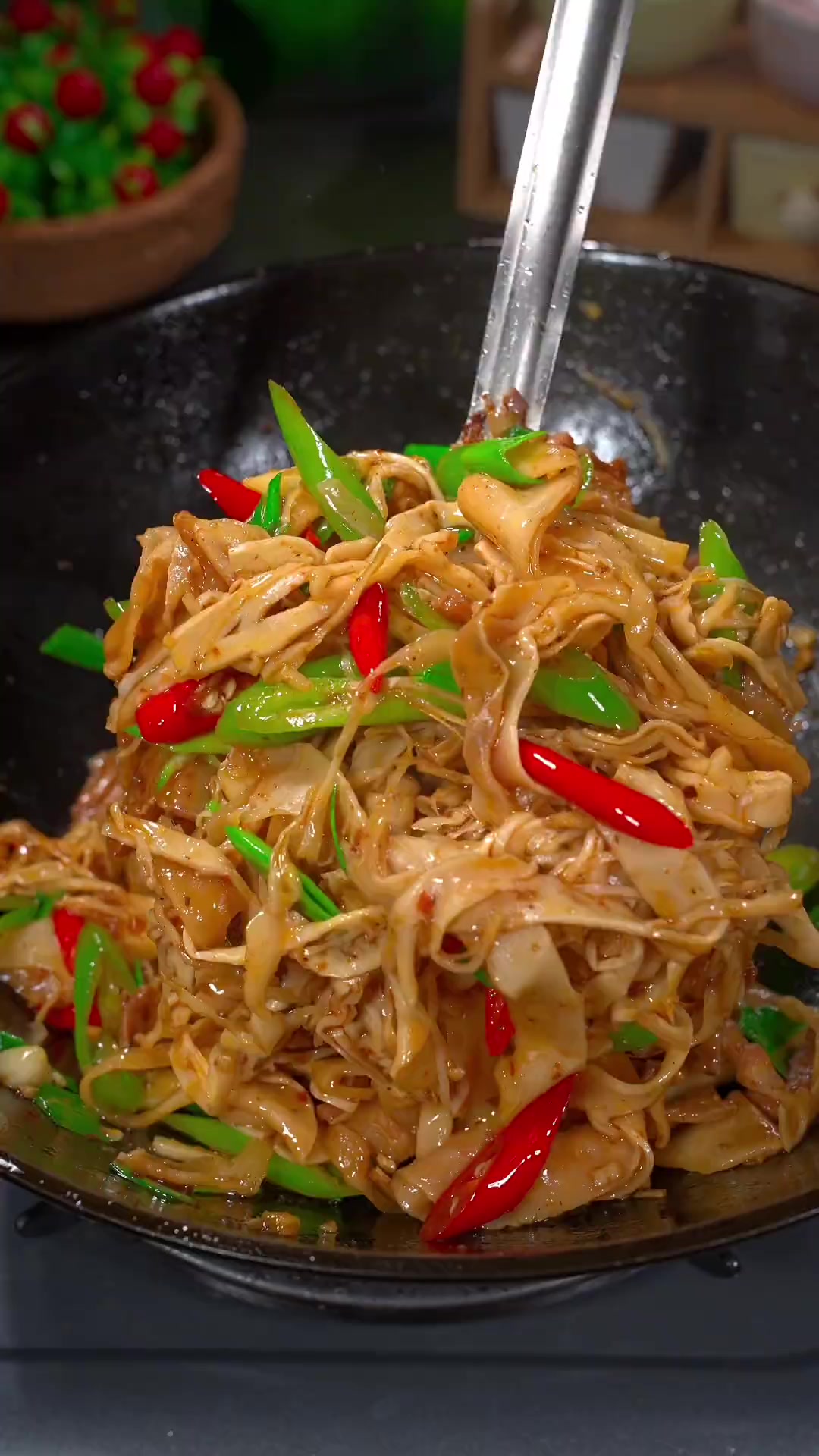 这个农家小炒糯米笋真的太费米饭了,你们做这道菜的时候记得要多煮点米饭