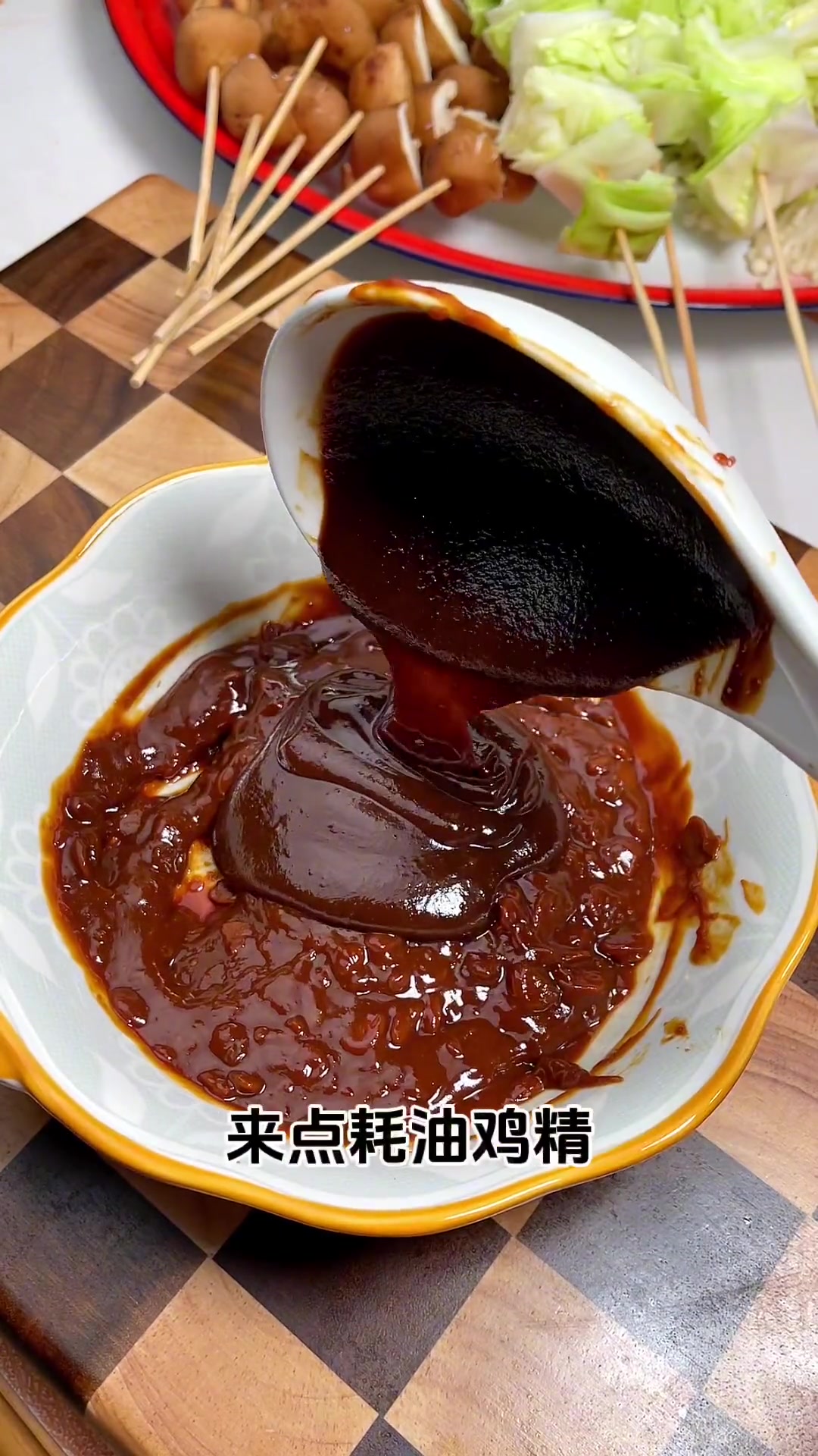 我滴妈呀!没想到我婆婆自制的炸串夹烧饼这么好吃,味道简直了……一点不输小吃街的