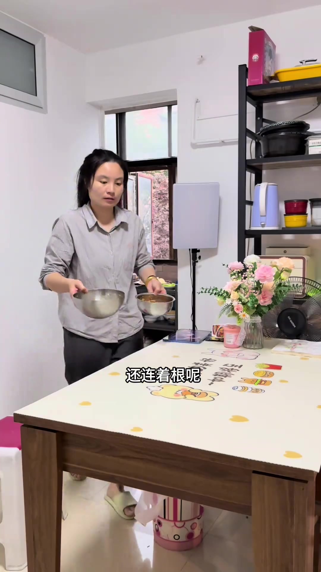 下雨天,夫妻俩在家实现烤肉自由的真实体验