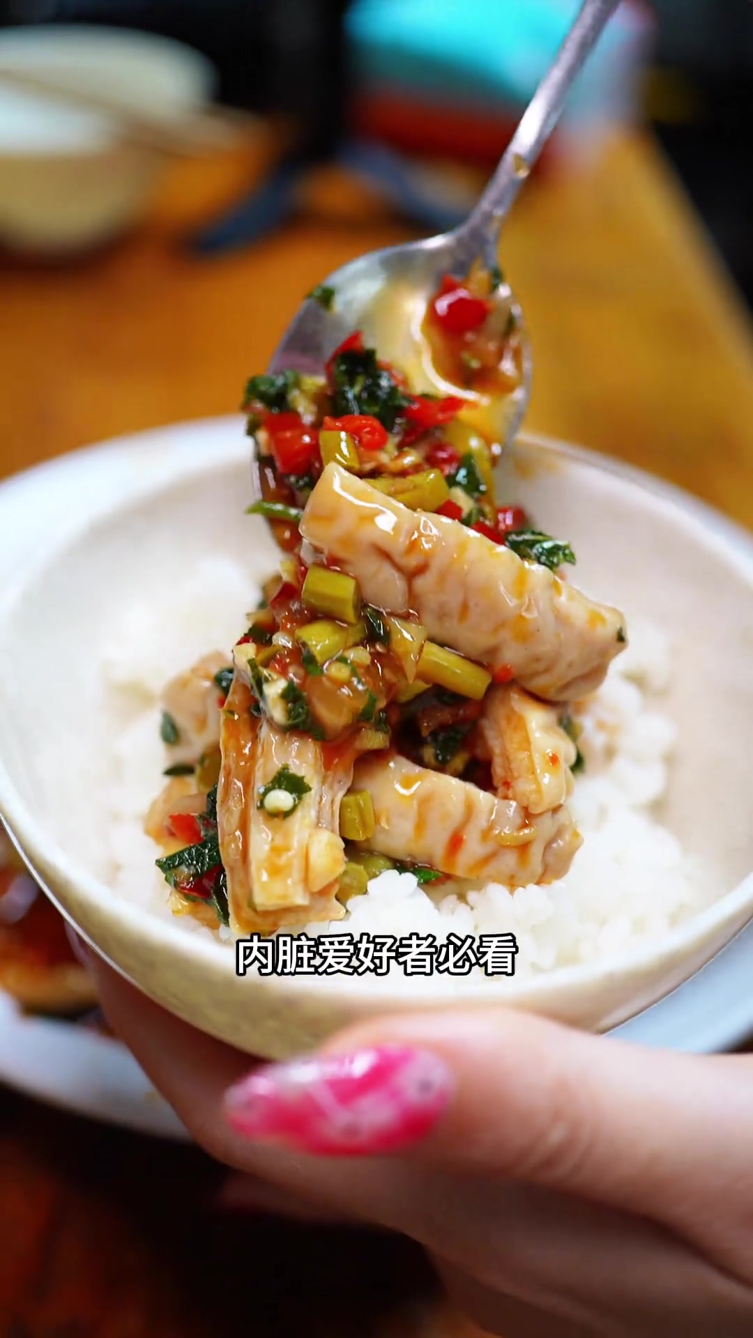 成都极品鹅肠与肥肠火锅，内脏爱好者的美食天堂