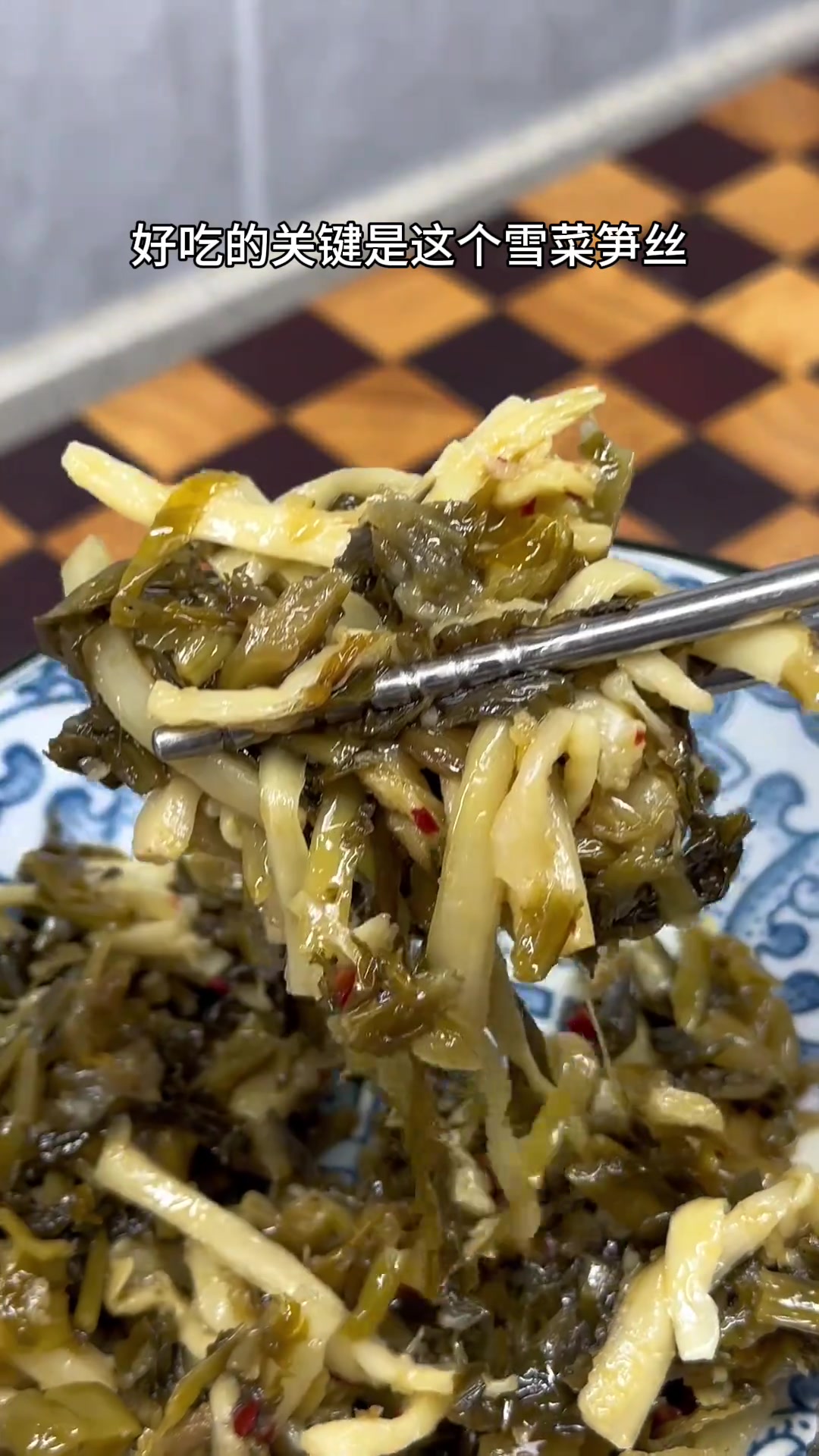 今天做一道雪菜笋丝带鱼汤，做法简单，味道鲜美