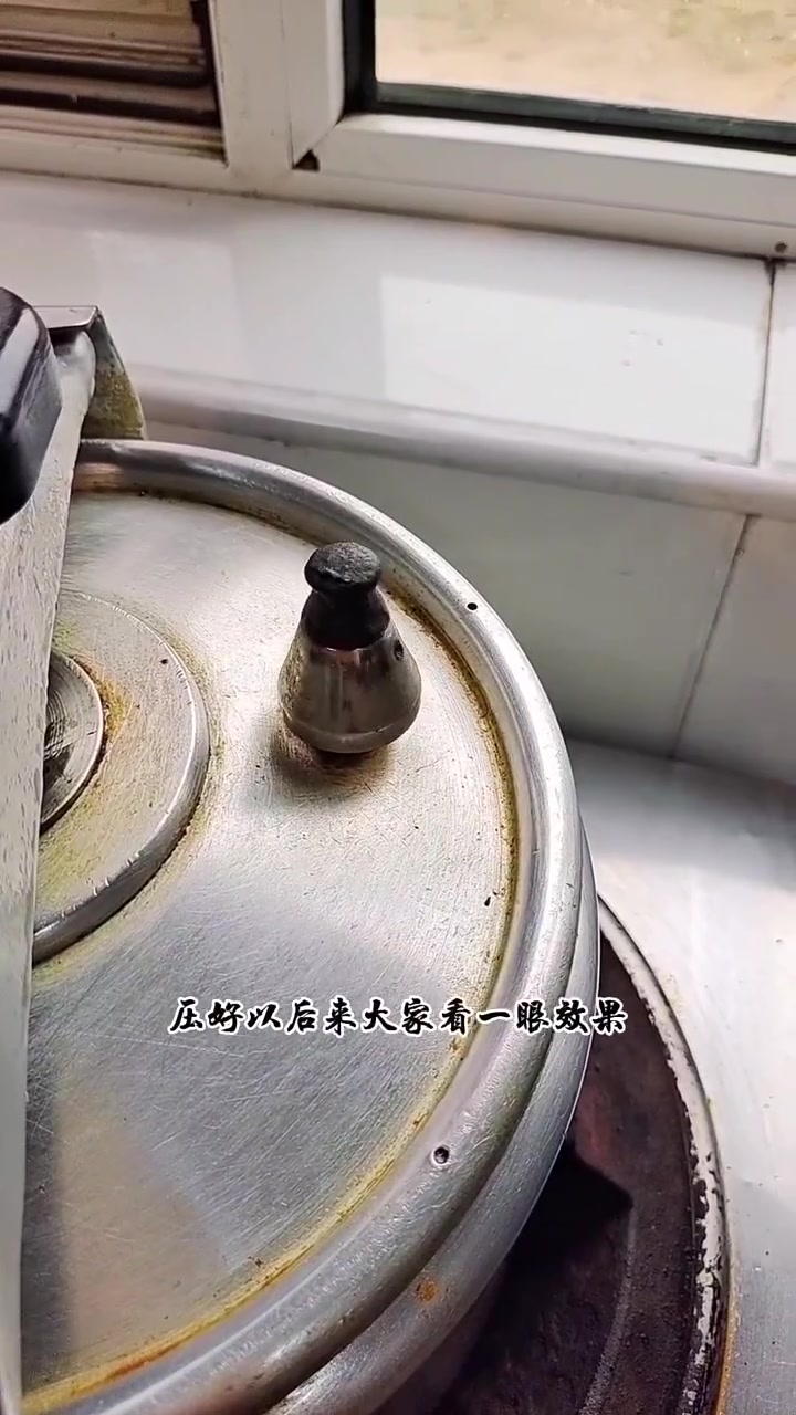 超好吃压锅菜教程,鸡手鸡脖土豆花生米这样做!