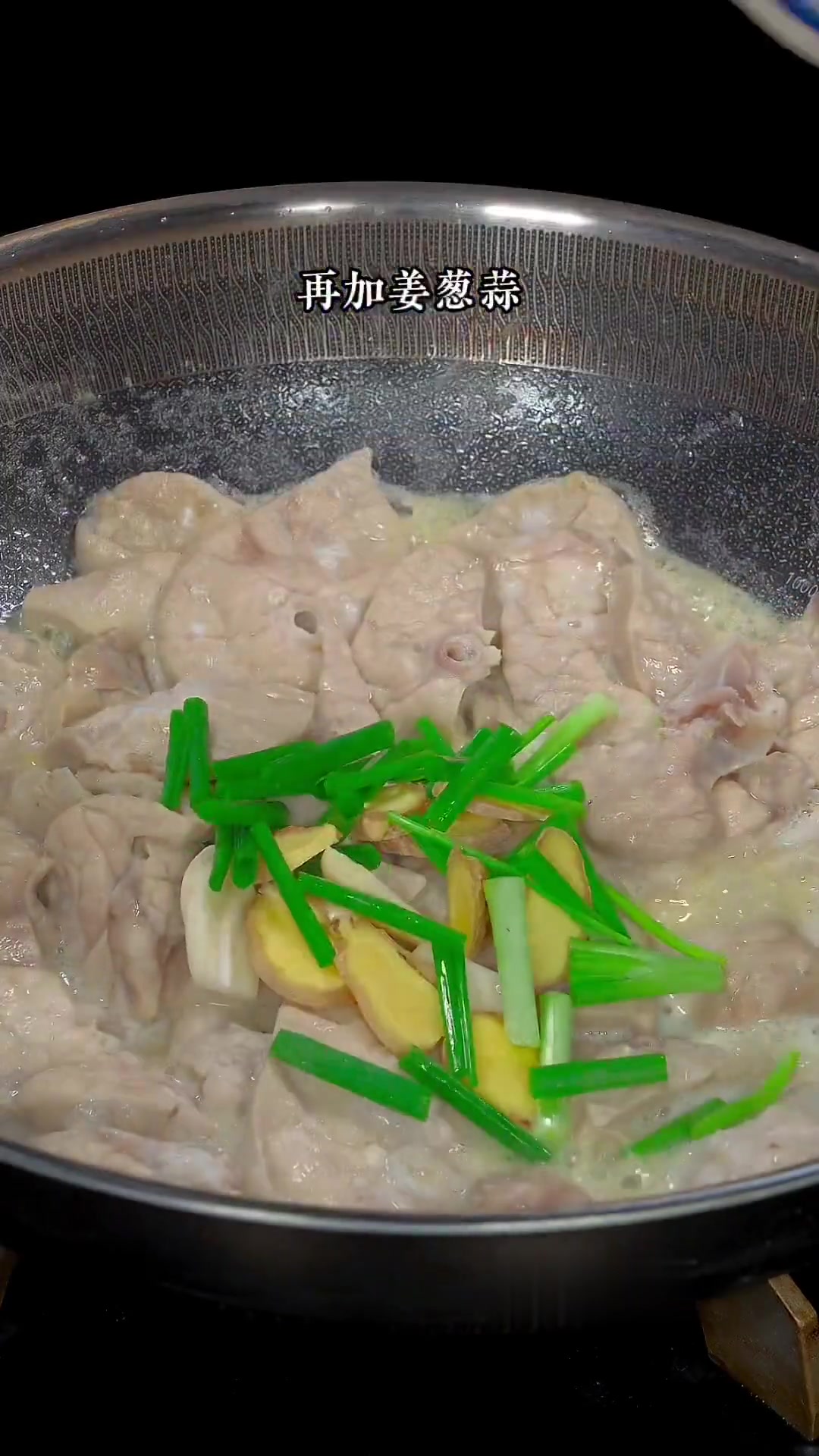 汤鲜味美营养的猪肺汤,这样炖出来耙糯入味还没有腥味