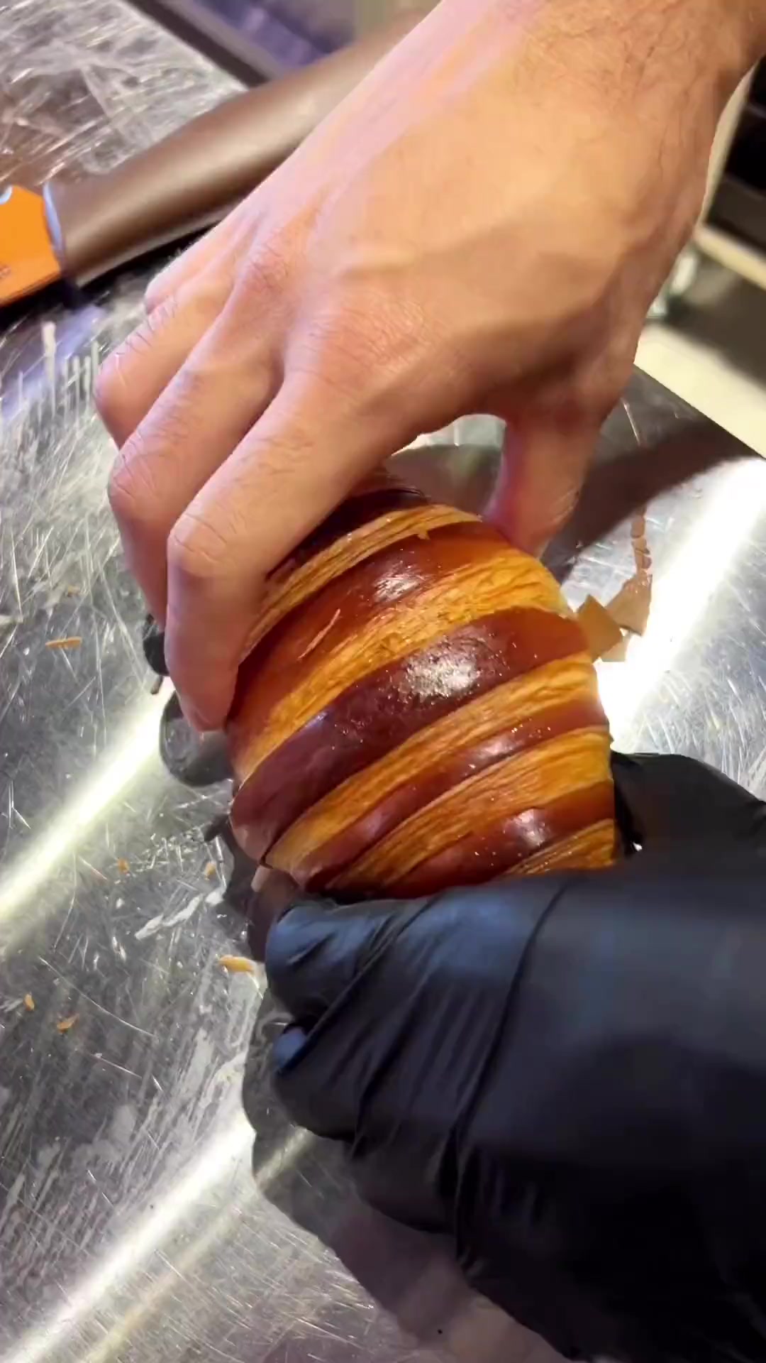 双色巧克力爆浆可颂配方分享粉：430g低筋粉：110g白砂糖：54g鸡蛋：54g鲜酵母：2