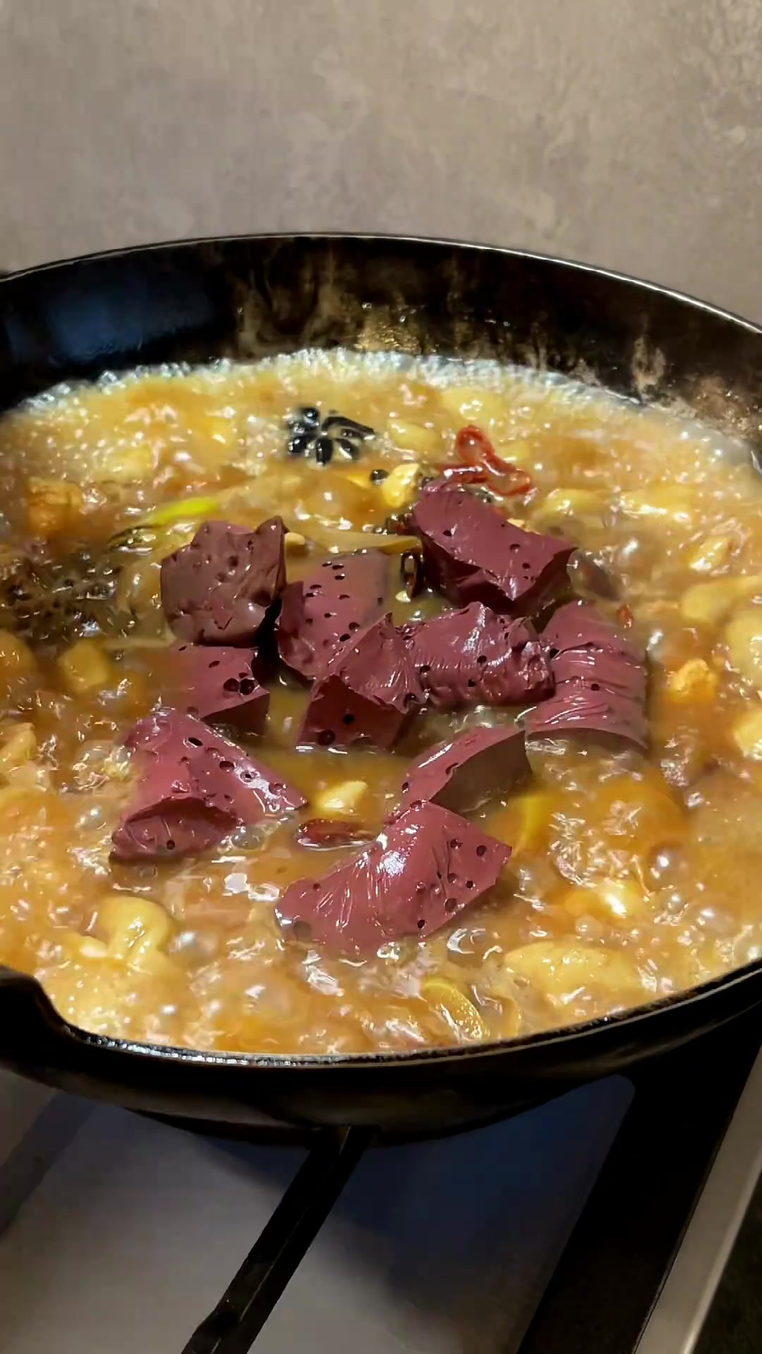 大肠炖豆腐,再加点猪血,这味道你细品