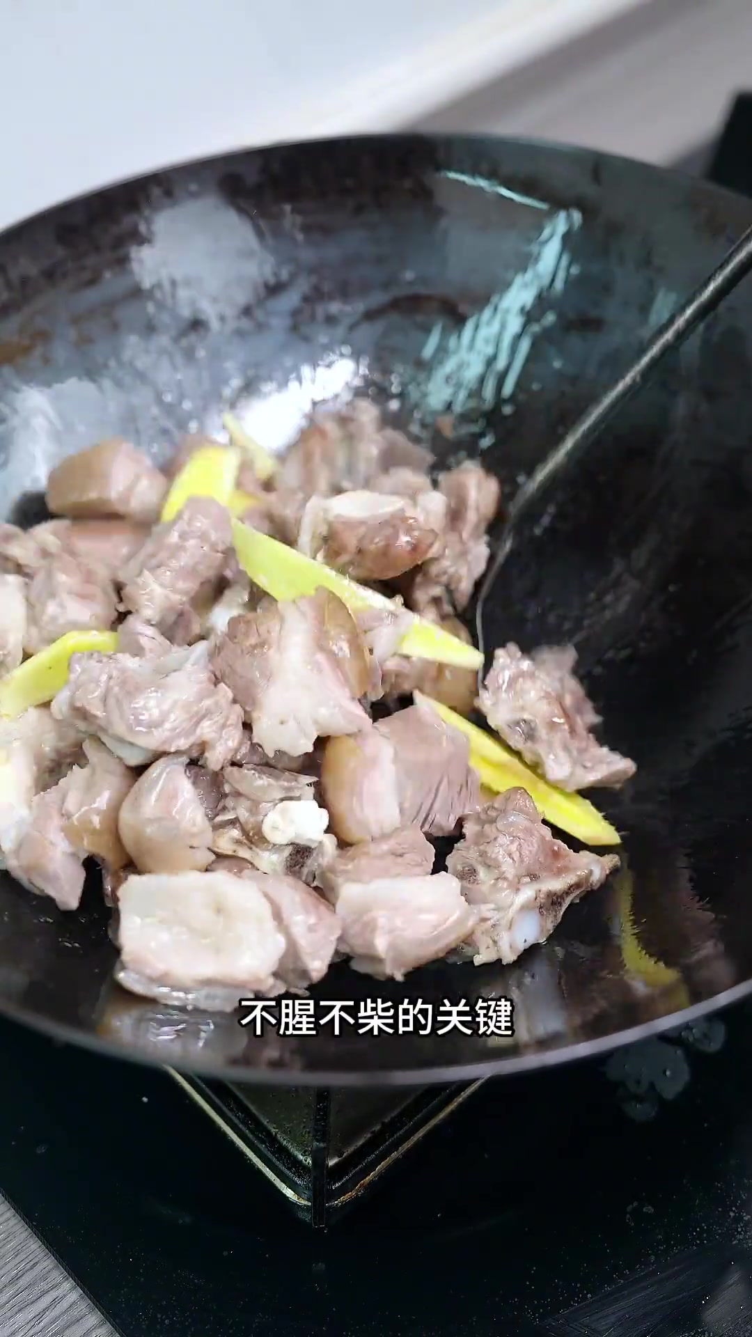 家常红烧羊肉做法，香辣开胃不腥不柴，记得多做给老人小孩