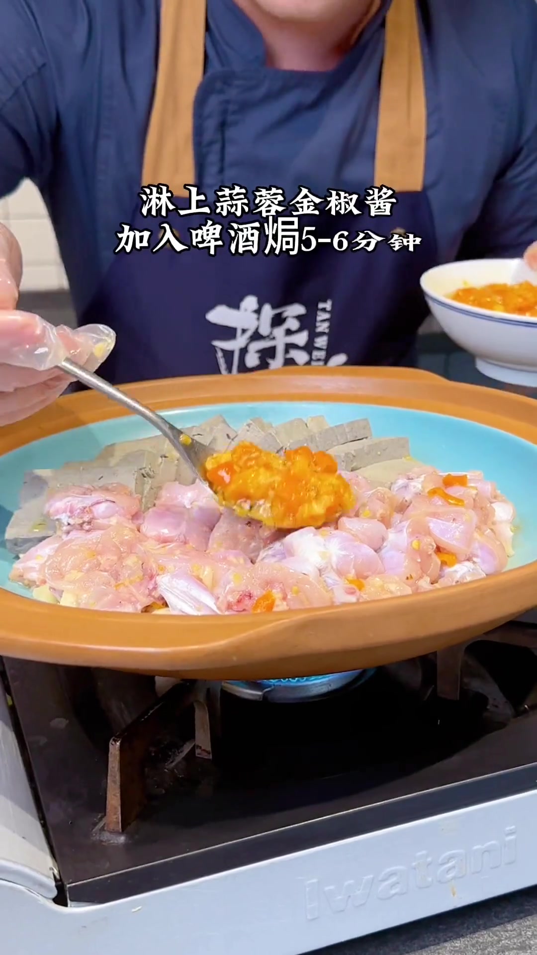 金椒焗美蛙黑豆腐.教学视频！金椒酸辣蒜香，加入黑豆腐味道更丰富，成本更低，适合零点，宴会！