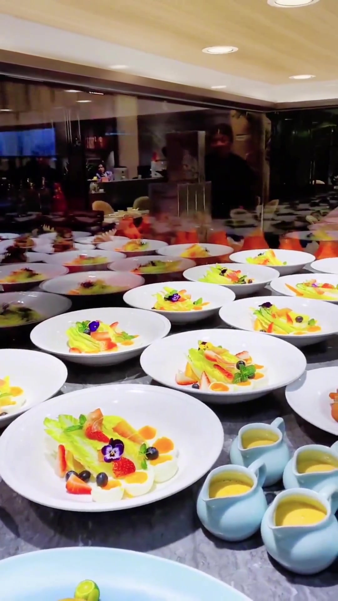 酒店大型包桌上菜了,酒店经典冷菜,视觉盛宴