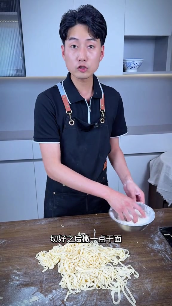 手擀面，山珍海味再好也吃不出童年的味道