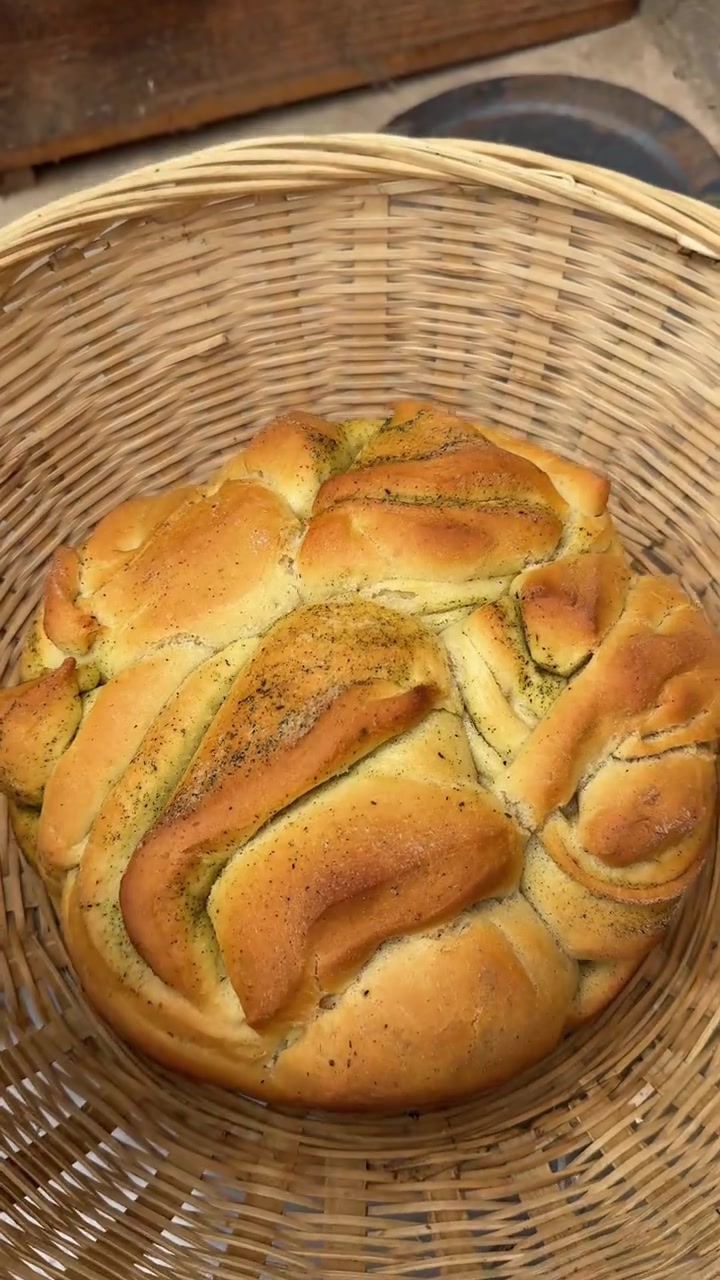 老妈用传统方式烤馍馍做牛肉烩菜