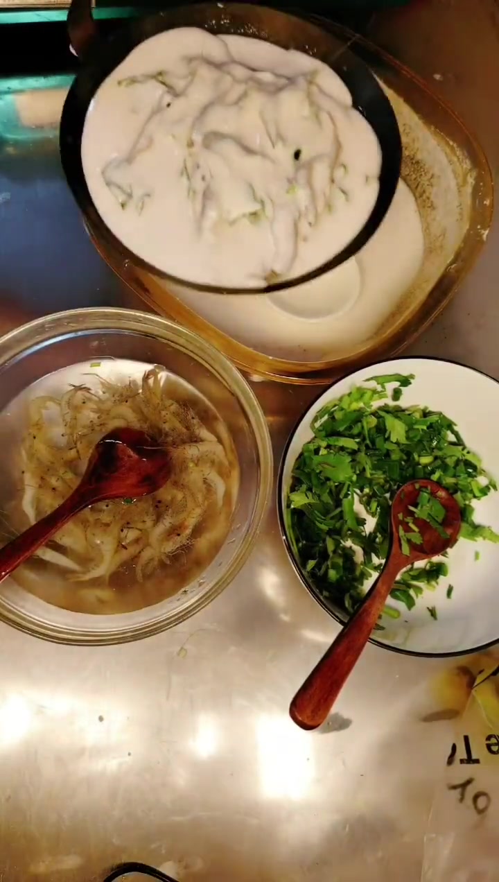 灯盏糍粑配虾米绝绝子