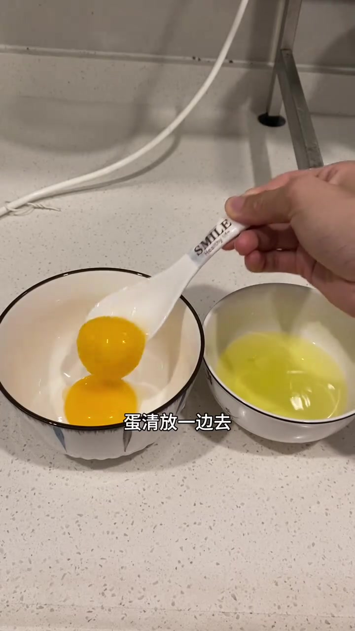 全程搅一搅，不用吉利丁不用淡奶油也无需烤箱就可以做一款冰山熔岩蛋糕了，所有原材料超市都有得