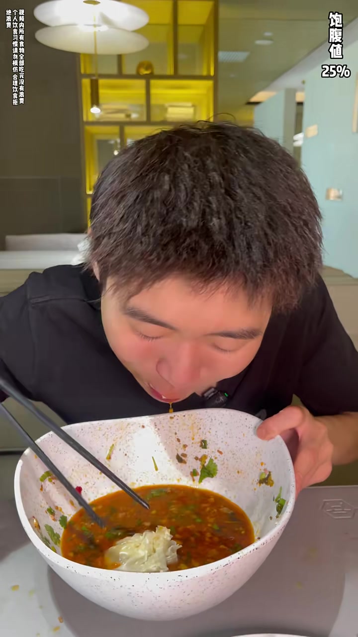 挑战酒店自助早餐吃回本，偶遇粉丝姐姐全程真实