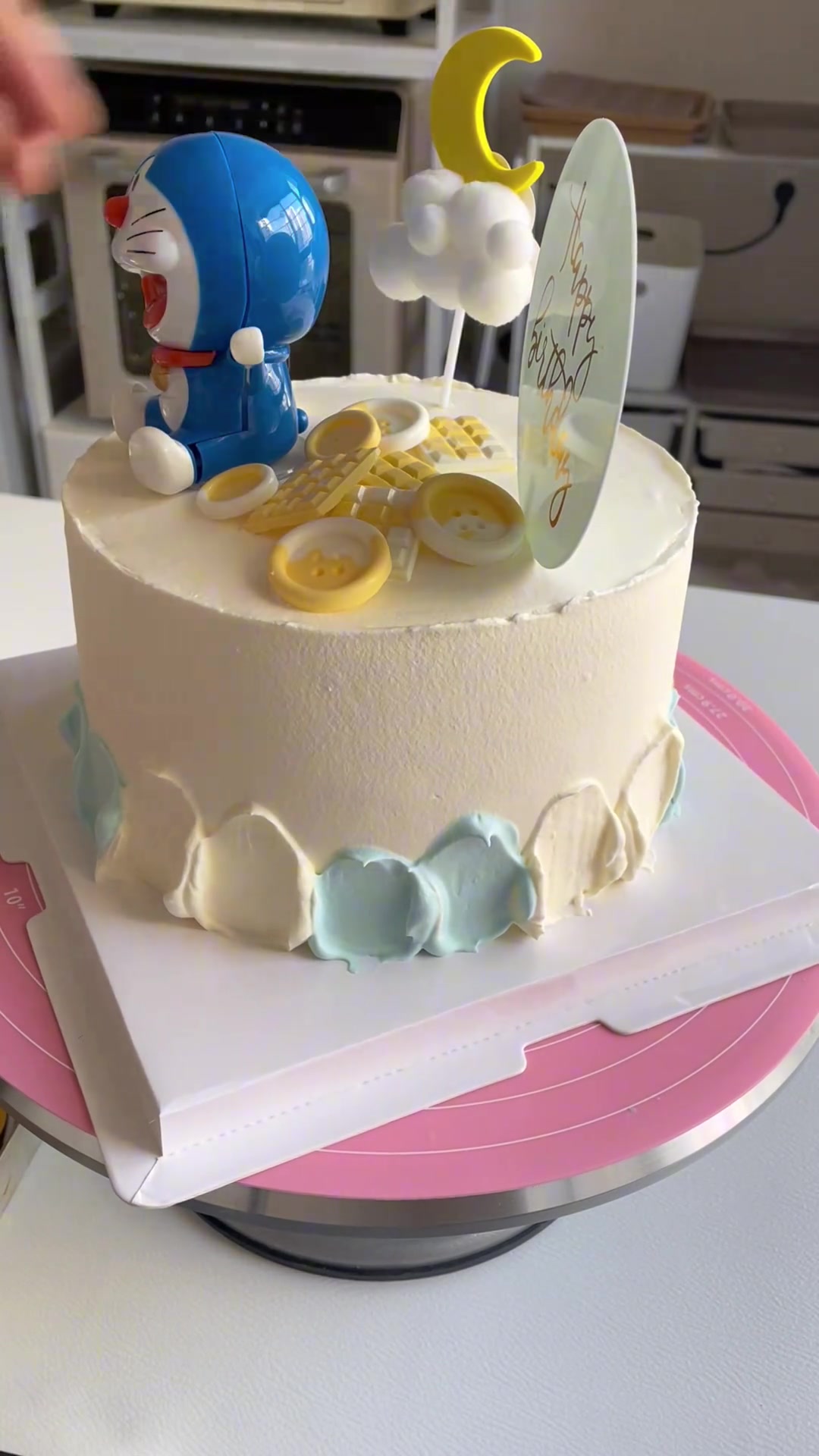 颜色小清新，简约可爱的一款卡通蛋糕下次给你们录上椰奶冻的做法