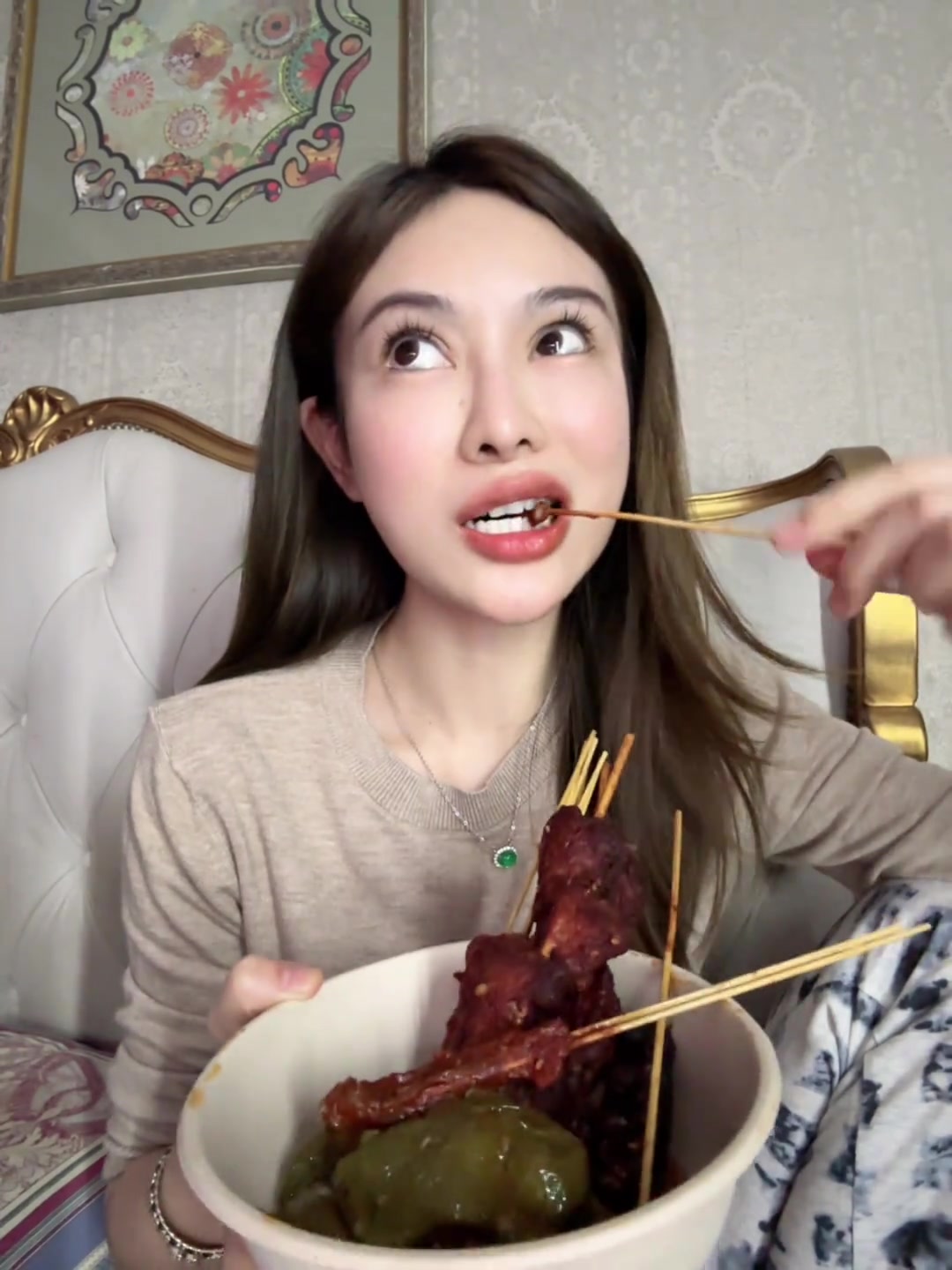 今晚加餐!超爱这边油炸的青椒、牛肉串和豆皮韭菜