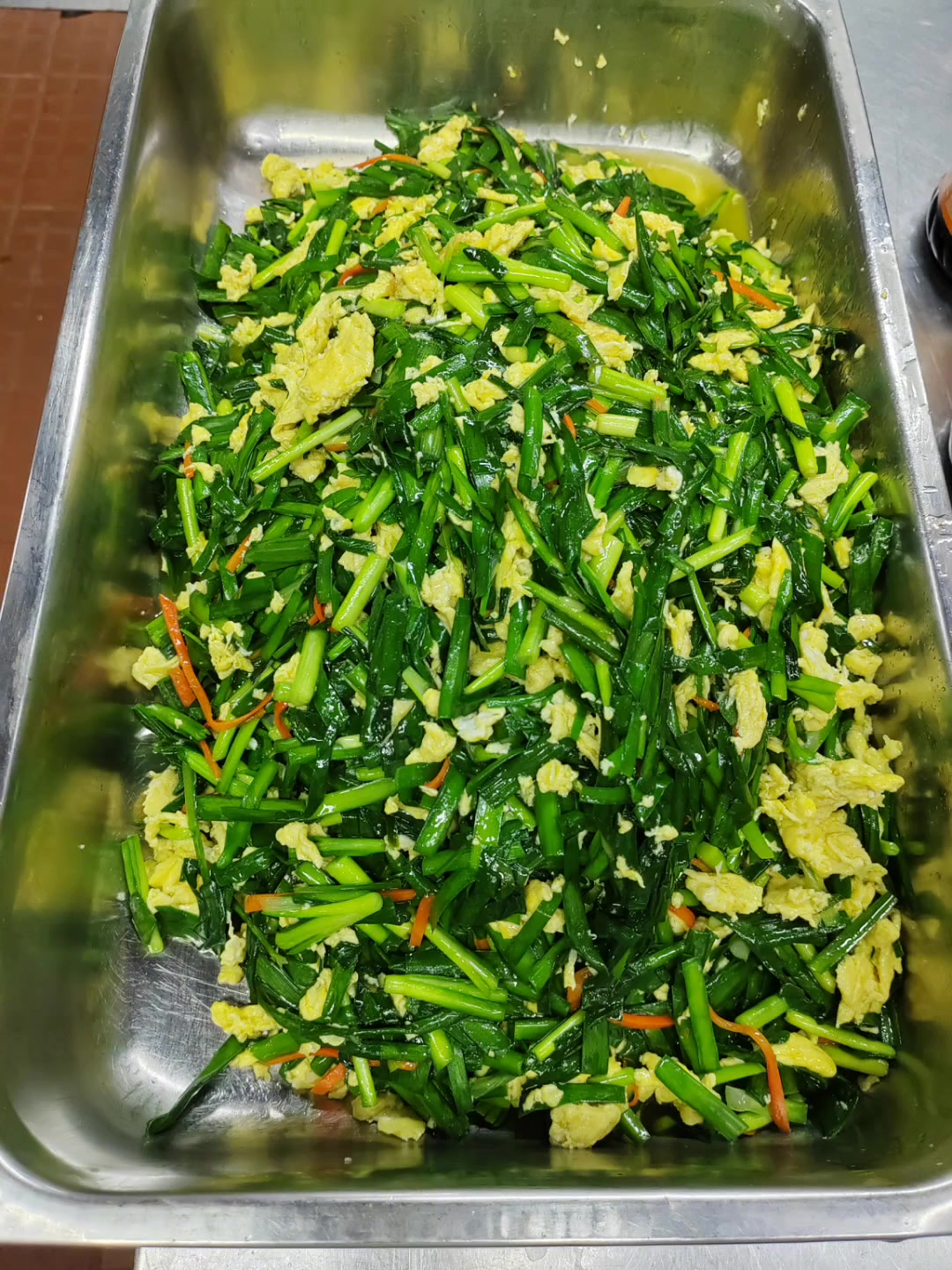 清蒸鱼腩,沙姜白切鸡,虫草花蒸排骨,韭菜炒蛋,辣椒炒五花肉,清炒西兰花