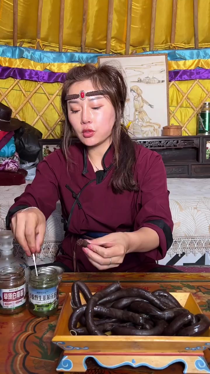 煮阿爸妈留的沙羊血肠,慢火煮超好吃!