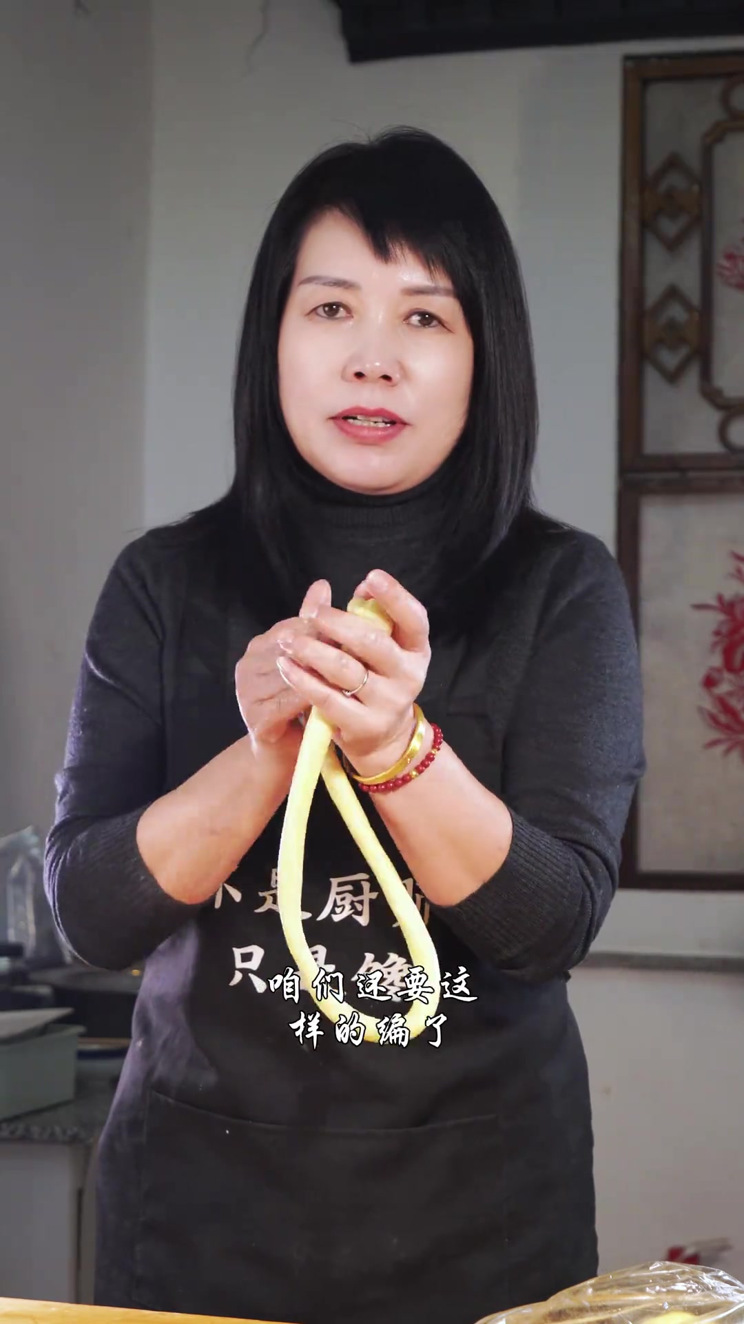 今天来做炸麻花，不会做的家人们快来学