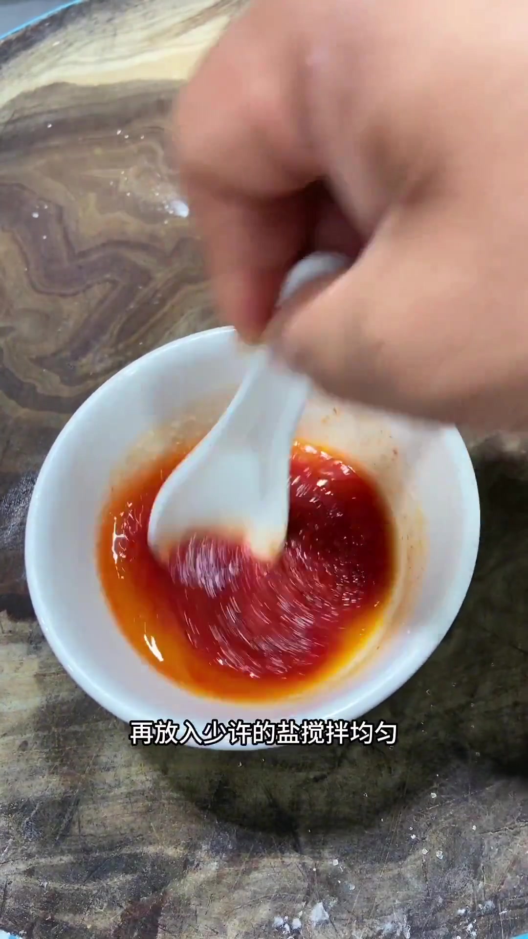 今天给大家教一道宫爆虾球，孩子高考完了赶快给孩子做一份吧！