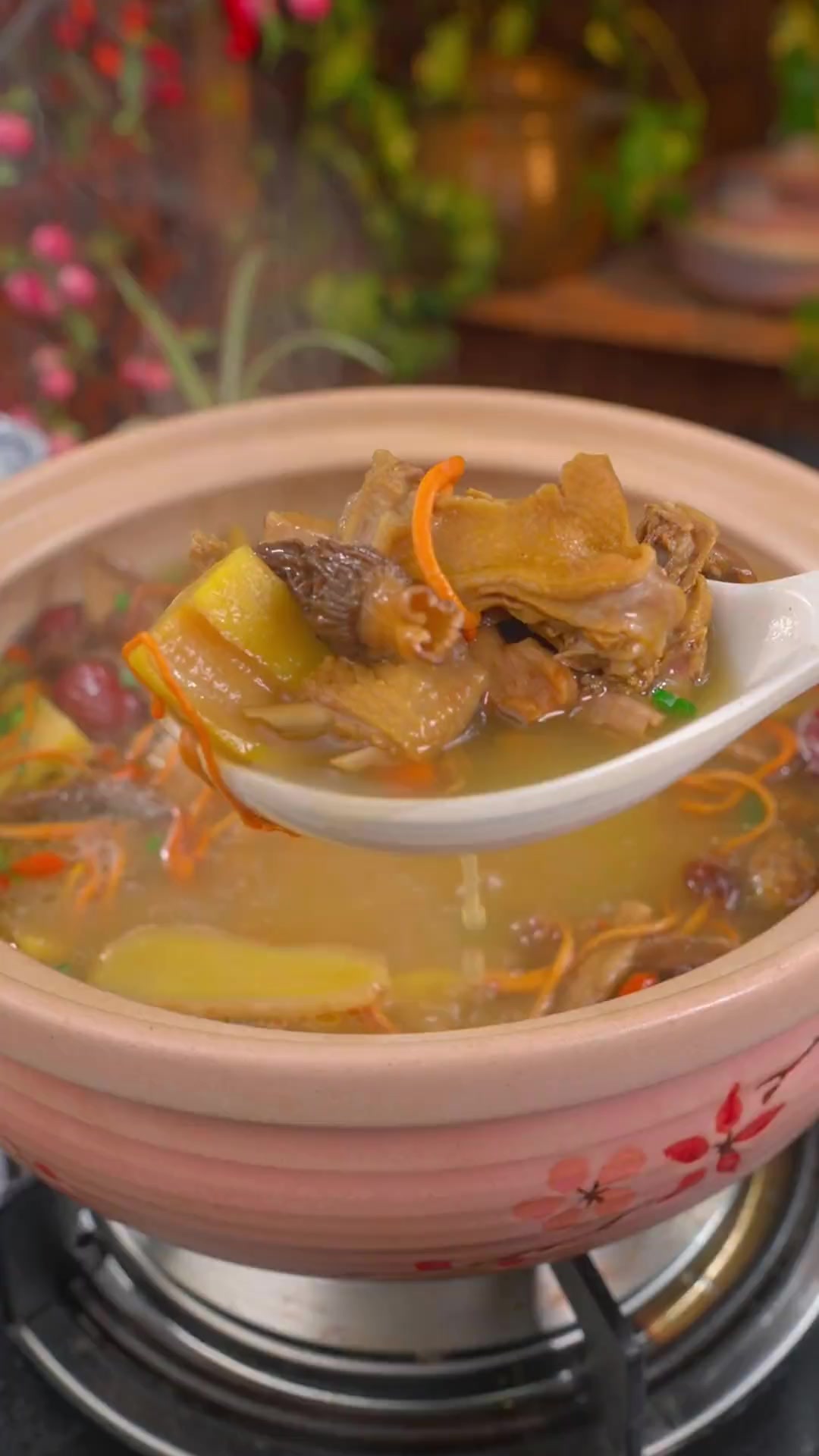 家里有老婆的,特别是每个月的那几天,一定要给她炖这个鸽子汤,好处多多