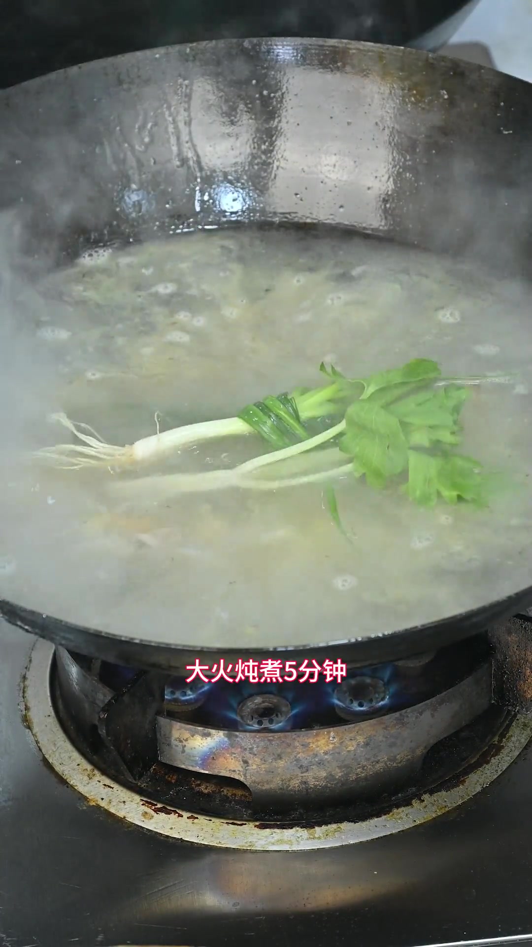 鲫鱼豆腐汤就这样做小孩子放心吃