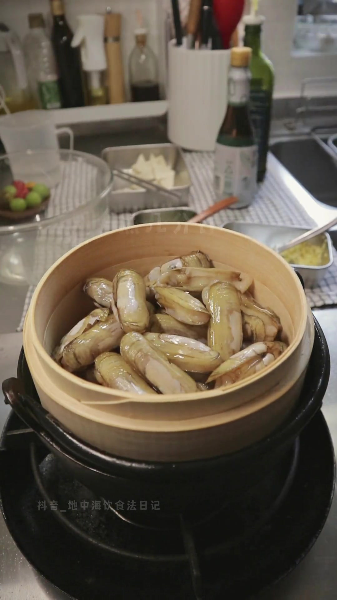 夏天要把生吃的蔬菜水果洗得干干净净