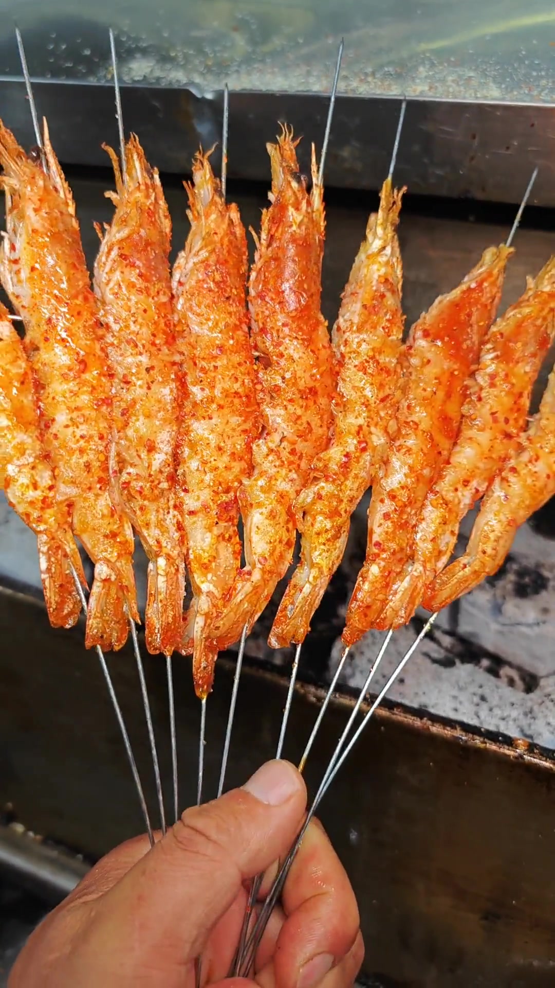 不会做原味烤大虾?二哥教你用五零六零岩洞大虾做!