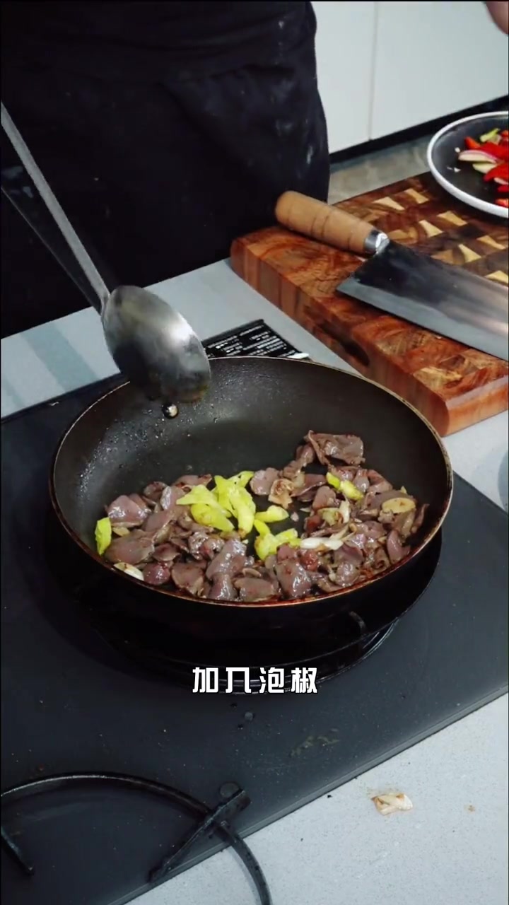 挑战味蕾极限！酸辣鸡胗，口感酥脆，酸辣爽口，吃了停不下来！