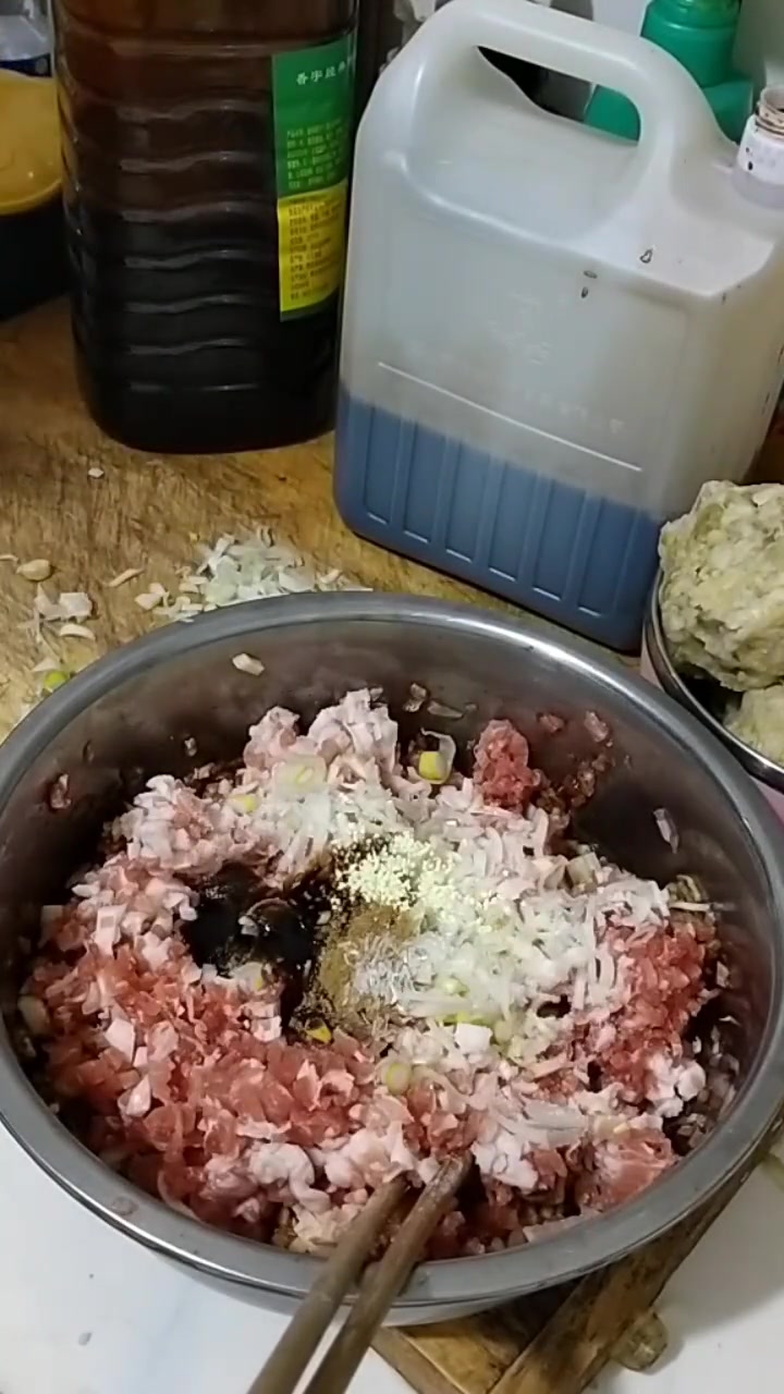 姑娘来包饺子,老太太因这事坚持单包,还闹脾气