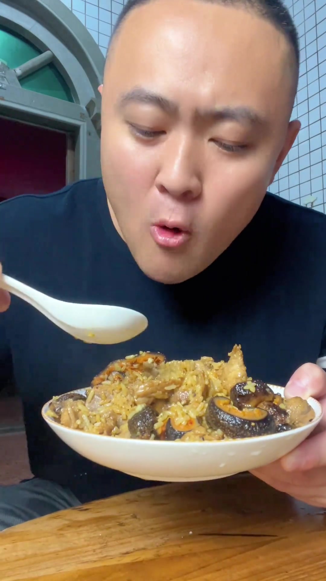 宵夜炒饭加牛肉海鲜酱油，出锅超好吃！