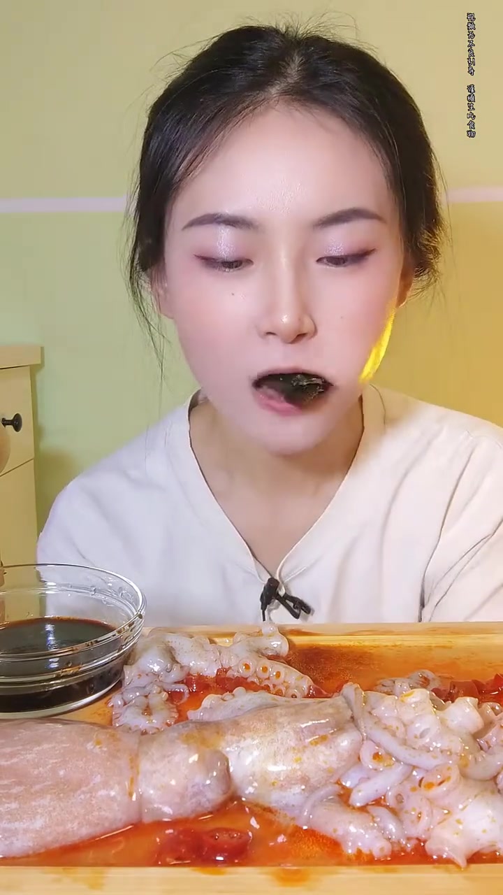 处理凶猛大八爪鱼，做熟后一口一个超满足！