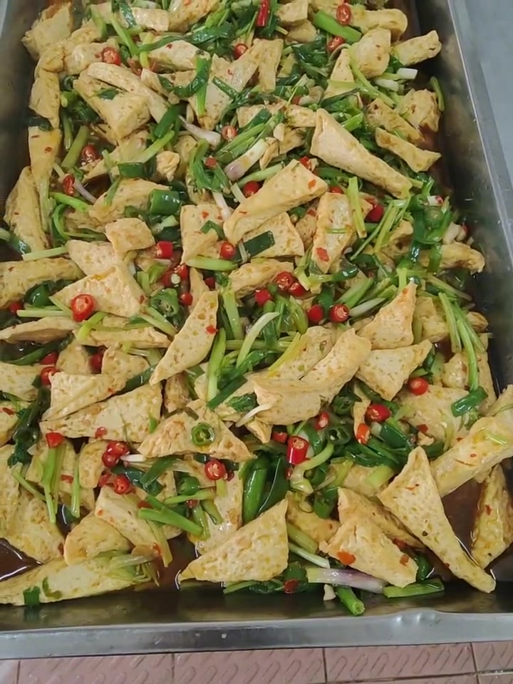 红烧排骨,豆腐干,上海青,莲藕排骨汤