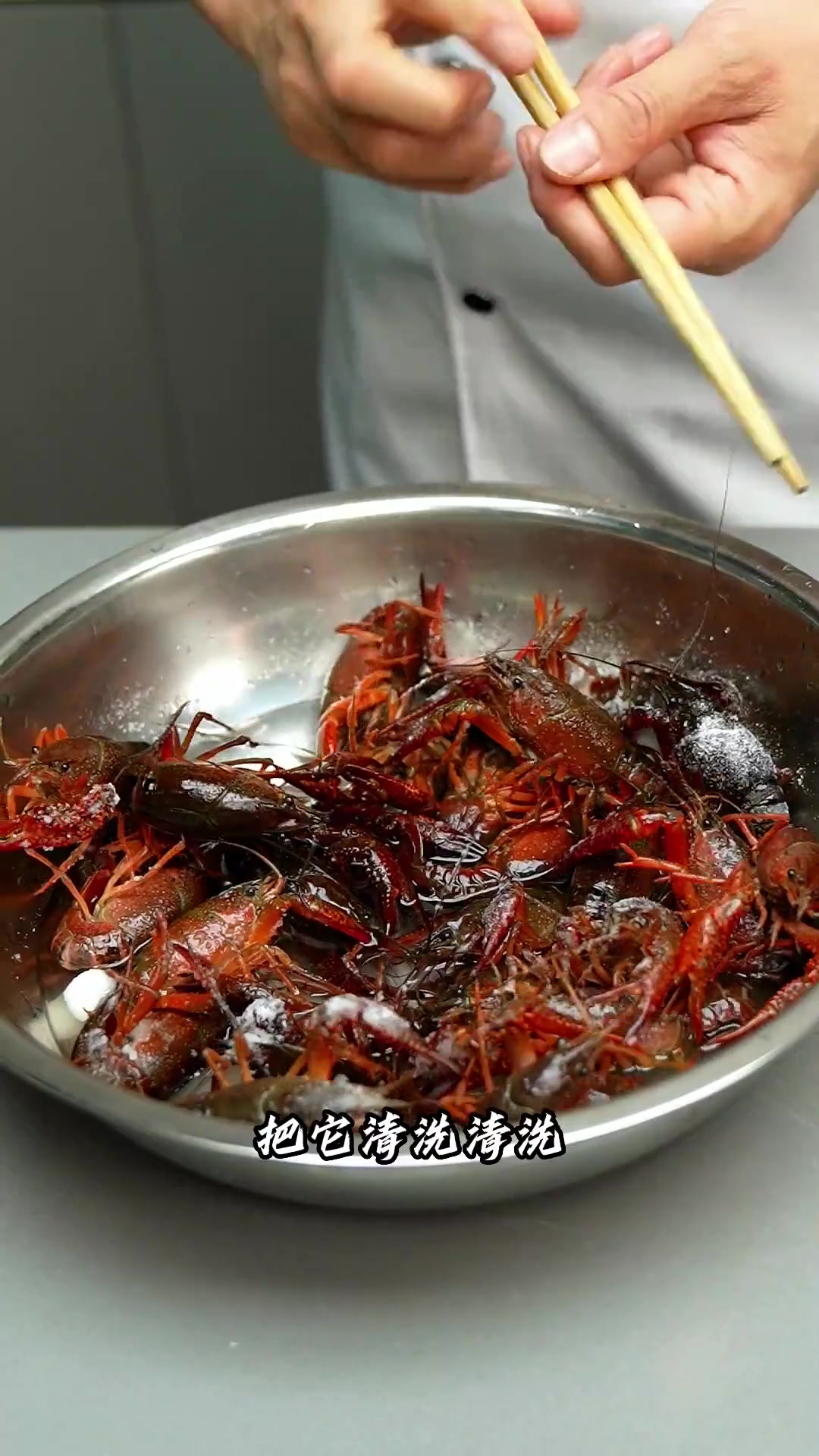 在家做出和大排档一样的蒜蓉小龙虾