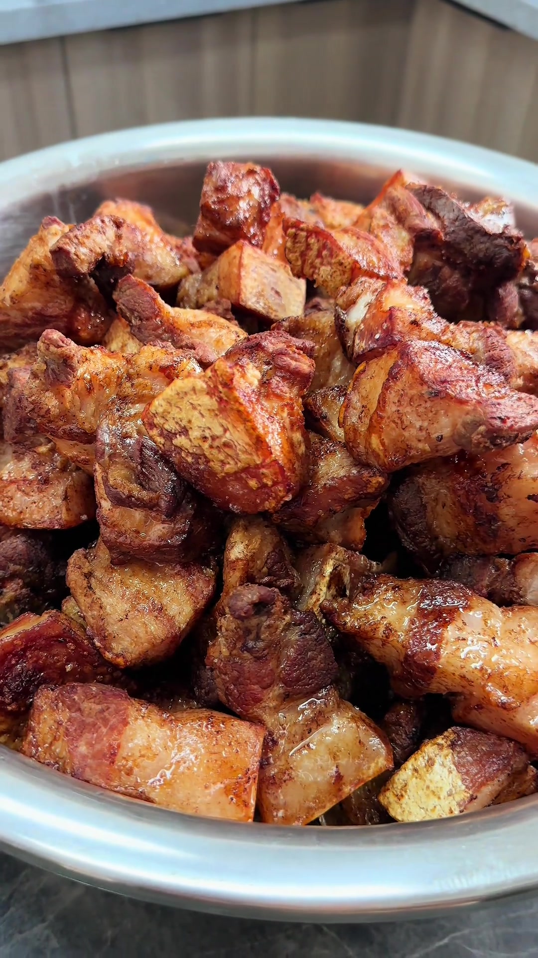 陕北人小时候的记忆腌猪肉,那个时候腊月做好要吃一年的,我做好等来年给大家分享好吃的