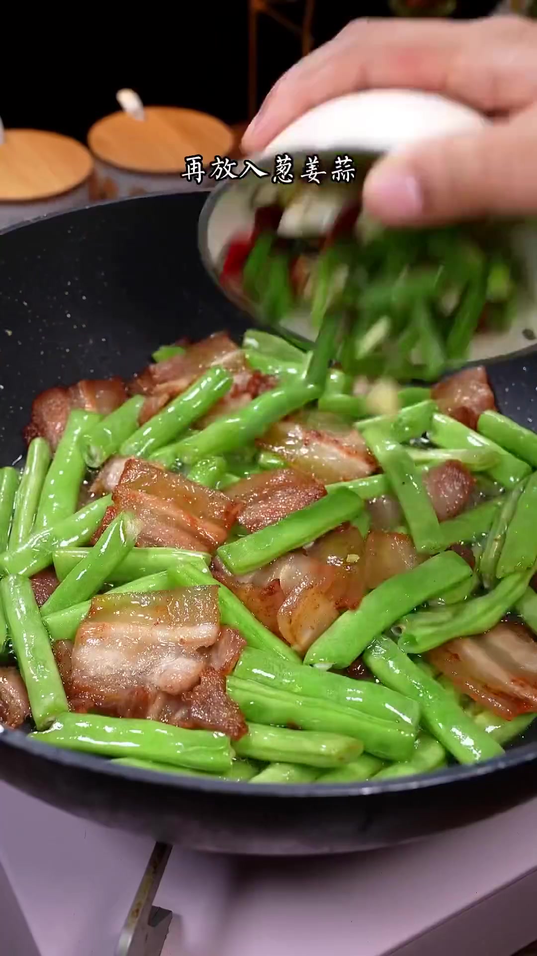 有手就行!五花肉豆角焖面,简单到哭!