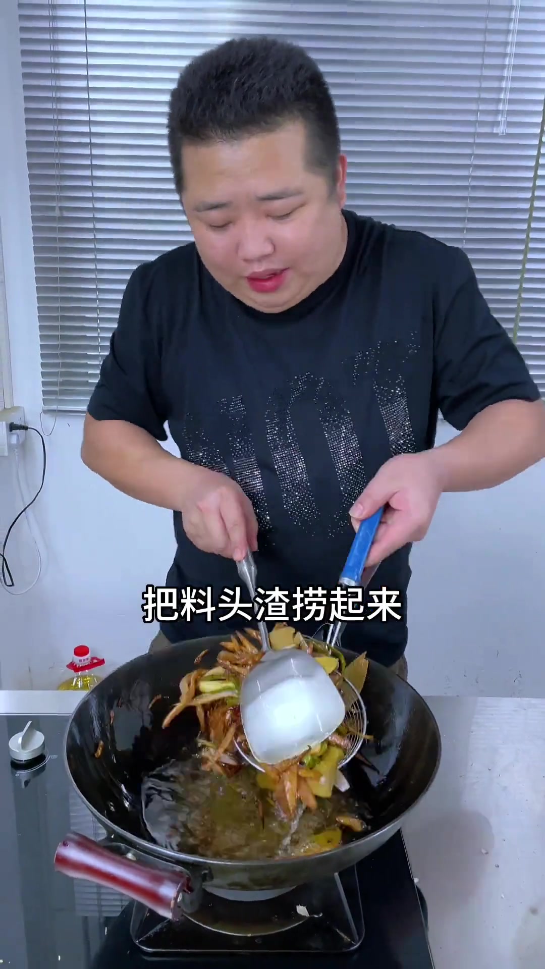 潮汕蒜蓉辣椒酱,家家户户经常吃火锅会沾到辣椒酱,做法也简单!