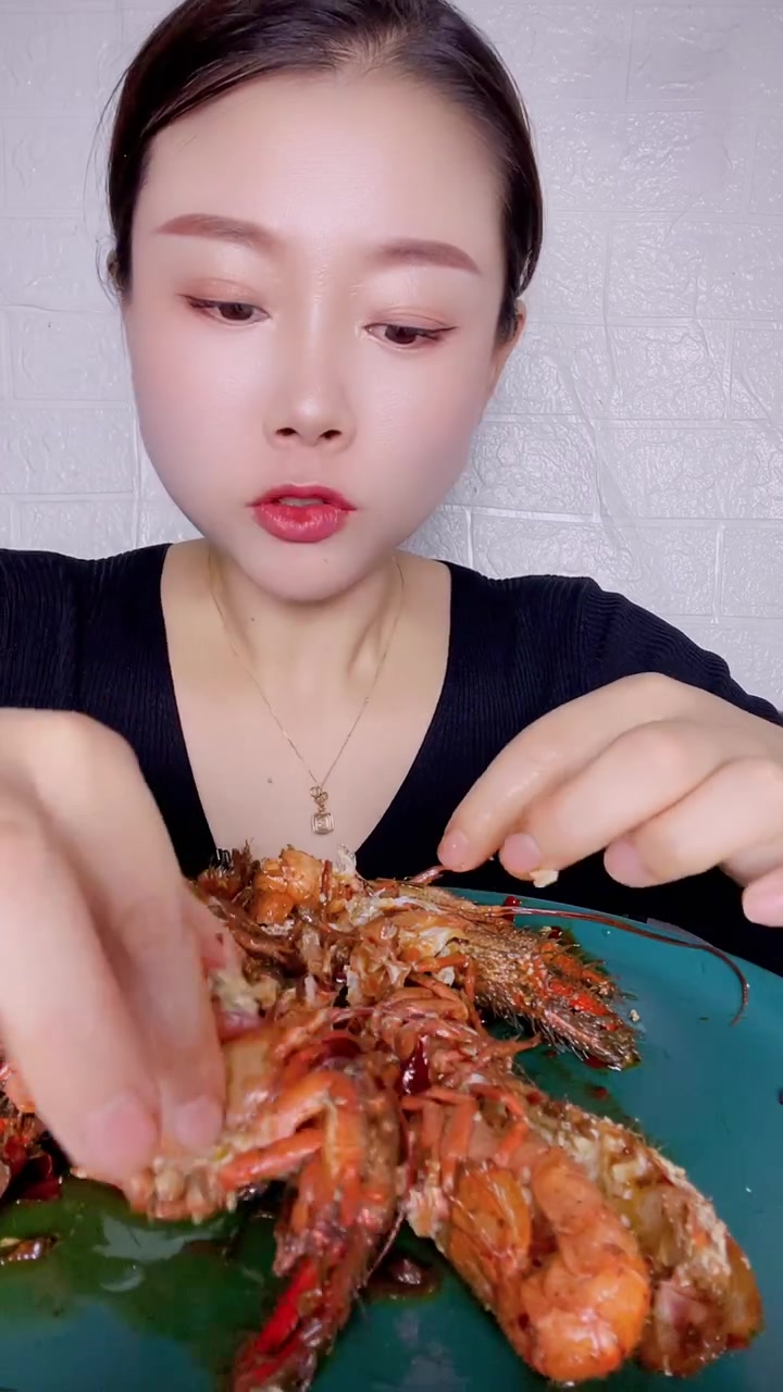 麻辣海龙虾,现在海龙虾没有籽哈,都是公的