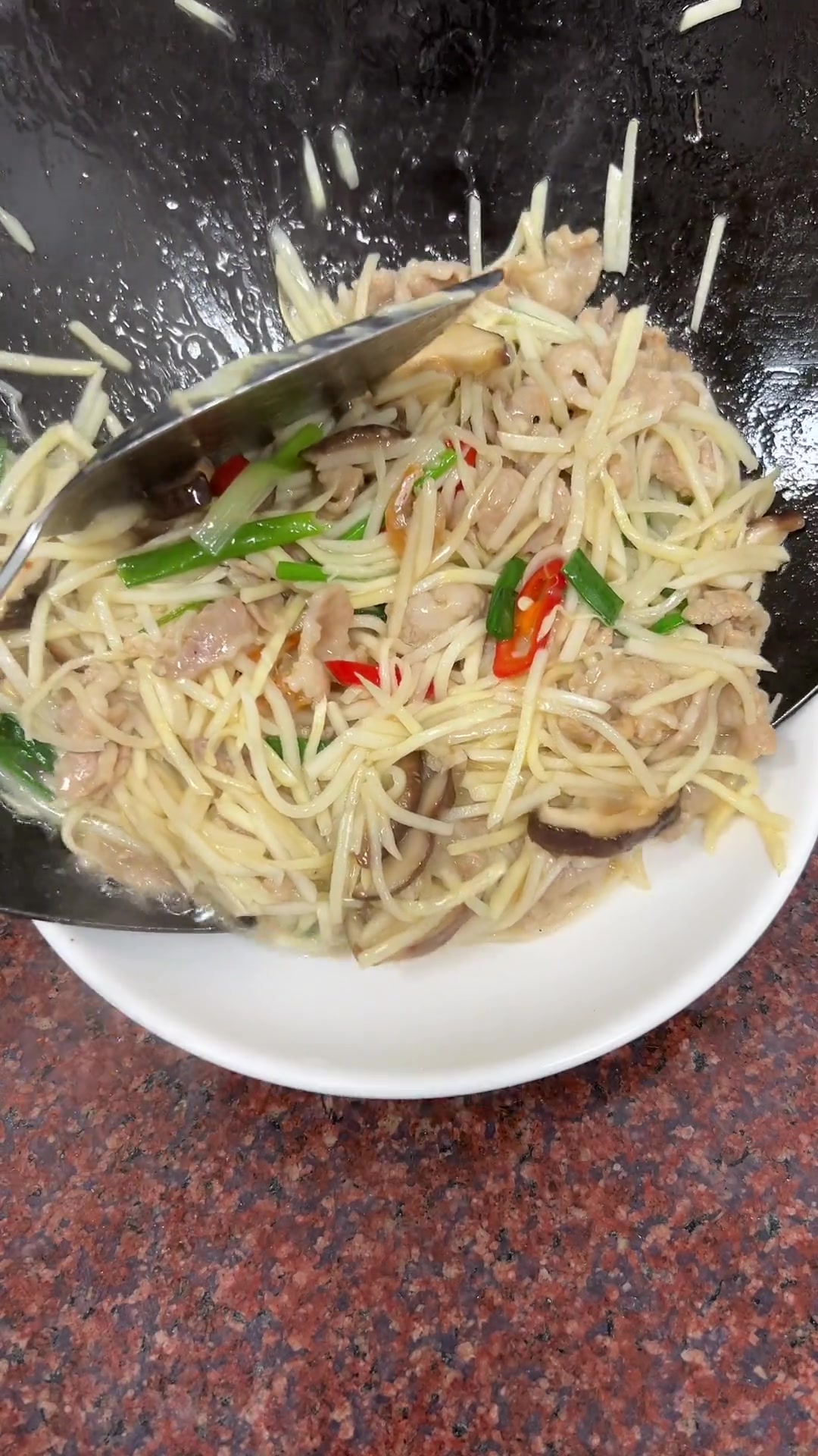 潮汕家常菜竹笋炒猪肉，竹笋清甜猪肉滑嫩超好吃