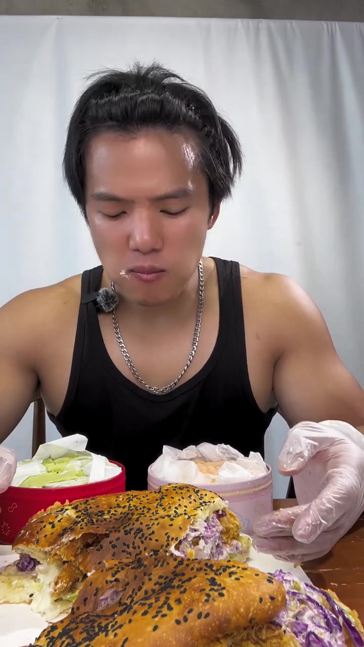 这期懒得剪了，也祝粉丝生日快乐，享受放纵餐