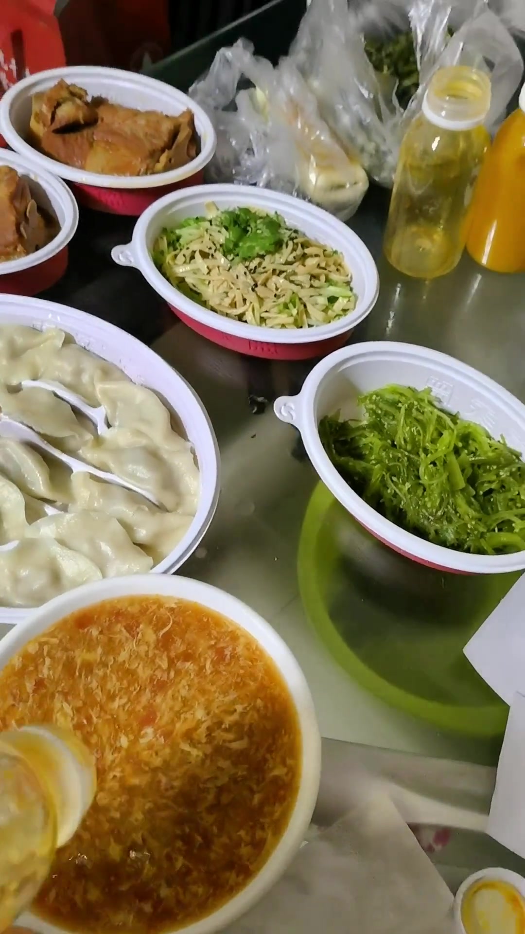今晚吃水饺，外卖花113块2，菜品超丰富！