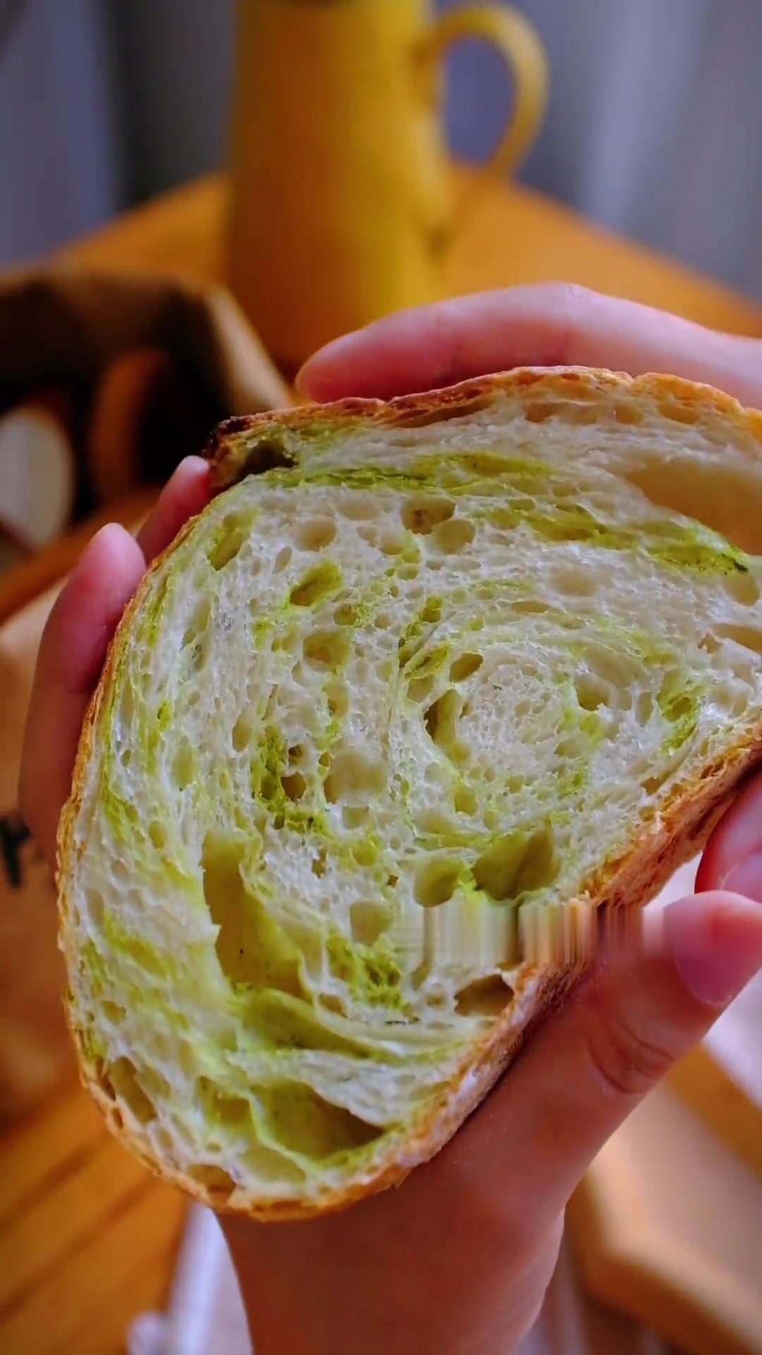 今天分享无油无糖免揉面的高颜值欧包,不需要酵种简单易学的日常主食面包