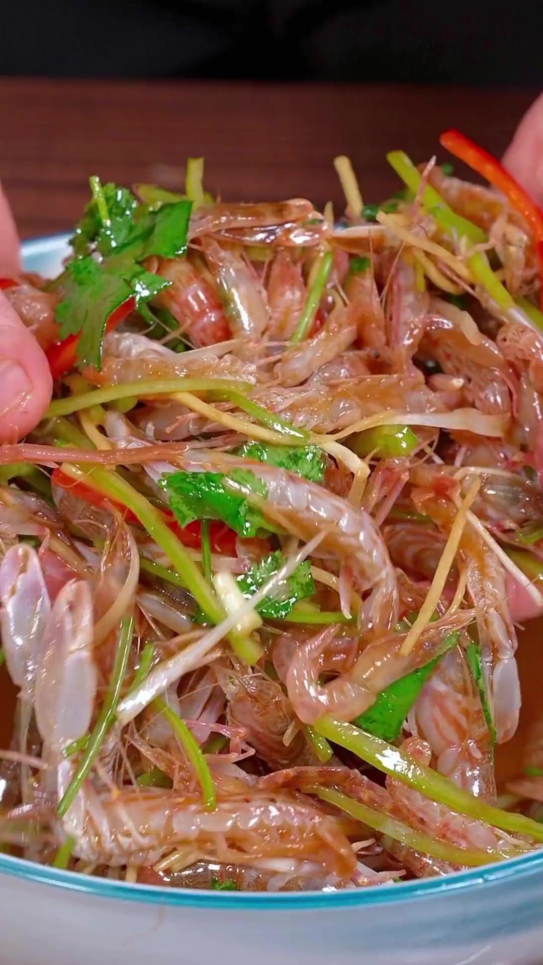 大连标志性美食炝拌嘎巴虾，海边人才懂的快乐，酒桌必备！