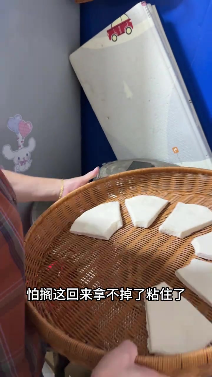 姐妹们心心念念的发面锅贴馍来了