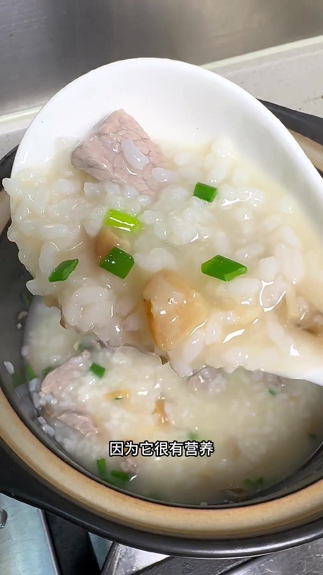 沙虫瑶柱粥这样做原汁原味很鲜甜哦,小朋友都很爱吃